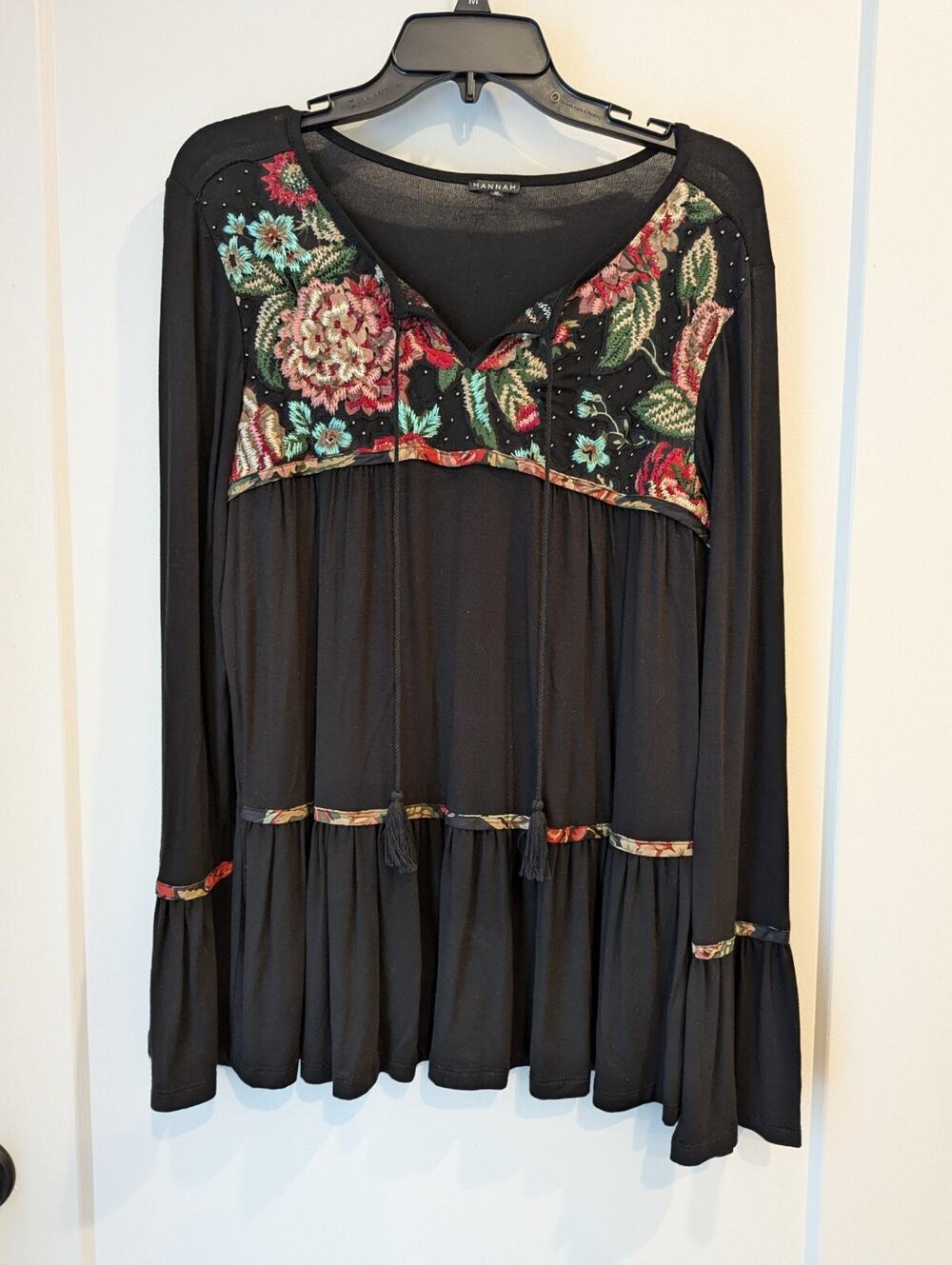 Hannah Ladies Sz M Pullover Blouse Black Floral Embroidery Long Bell Sleeve
